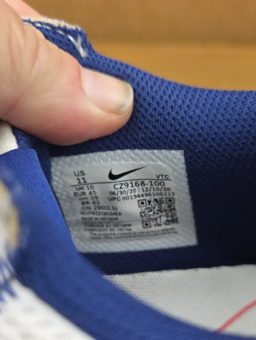 Nike Men's White & Blue Air Max Lifestyle Sneakers